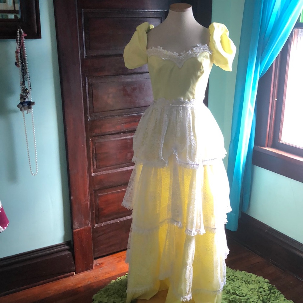 Vintage Prom dress/ 80’s/ lace over yellow/off shoulder/faux pearls/be Belle